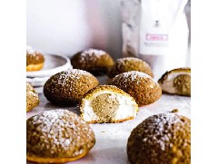 一口爆漿的焙茶香草泡芙！